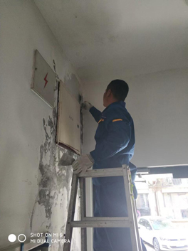 房間墻壁滲水發(fā)霉潮濕怎么處理？