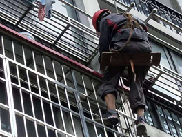 高層窗戶(hù)漏水外面防水怎么做